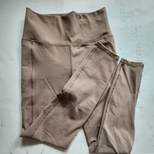 Vuori Washed Studio Pocket Leggings